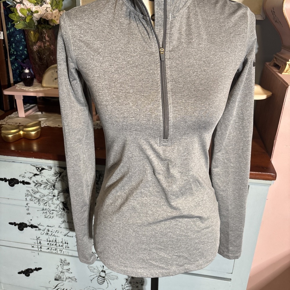 Nike Pro Dri-Fit Women's Gray Half Zip Long Sleeve Activewear Shirt Size Small.